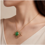 Round Green Jade Scrollwork Brooch Pendant in Gold-Plated Brass - 图片 7
