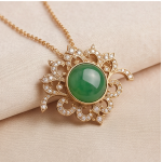 Round Green Jade Scrollwork Brooch Pendant in Gold-Plated Brass - 图片 3