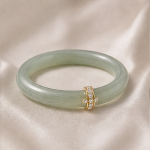Pale Green Jade Bangle with Pave Gold Band Accent - 图片 2