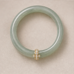 Pale Green Jade Bangle with Pave Gold Band Accent - 图片 5