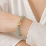 Jade Bangle with Gold Interlocking Ring and Pave Accent - 图片 6