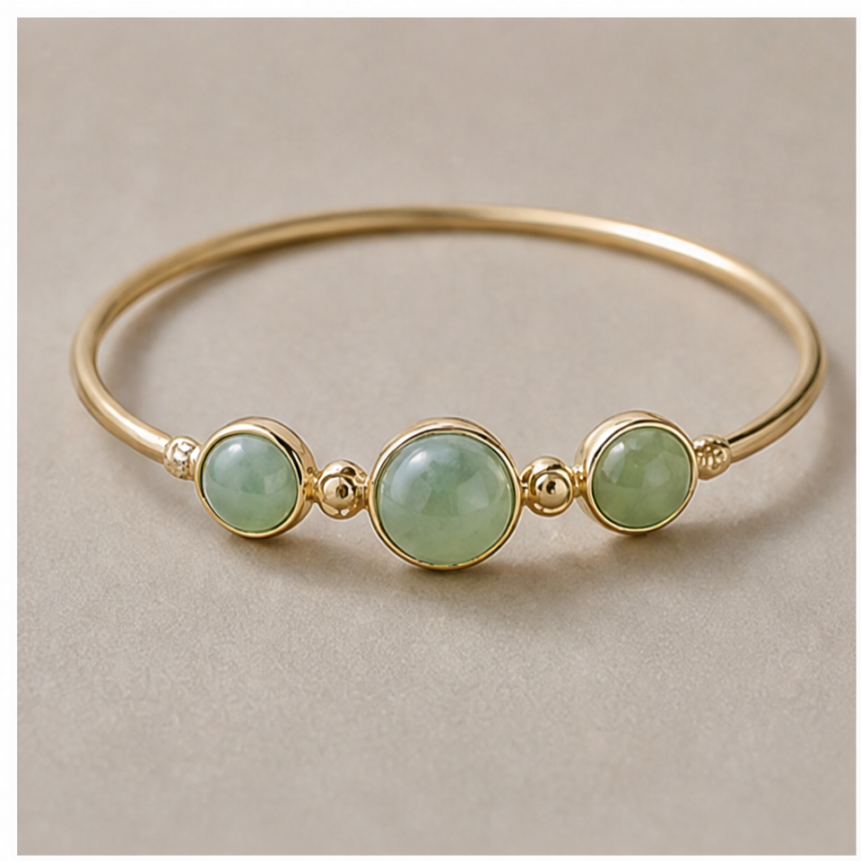 1786597440_d568e70c-1 Three-Stone Green Aventurine Bangle Bracelet with Gold Bead Spacers - 图片 1