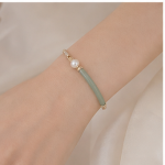 Curved Jade Bar Bracelet with Single Pearl in Gold Tone - 图片 2
