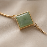 Adjustable Slider Bracelet with Square Green Jade in Gold Tone - 图片 4