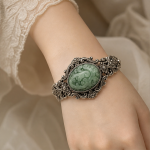 Carved Green Jade Medallion Bracelet in Antiqued Silver - 图片 2