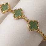 Jade Clover Charm Bangle in Gold Tone - 图片 3