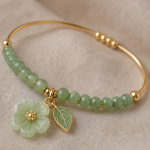 Jade Bead Bangle with Carved Flower and Leaf Charm - 图片 2