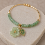 Jade Bead Bangle with Carved Flower and Leaf Charm - 图片 4