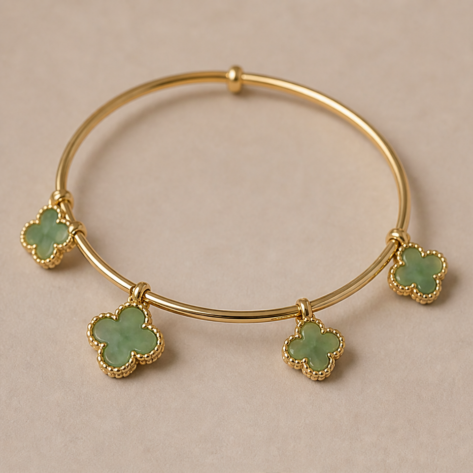 1786599938_e4332228-1 Jade Clover Charm Bangle in Gold Tone - 图片 1