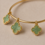Jade Clover Charm Bangle in Gold Tone - 图片 6