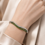 Wave-Form Jade and Pave Hinged Bangle - 图片 2