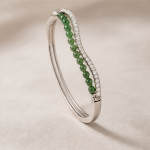 Wave-Form Jade and Pave Hinged Bangle - 图片 5