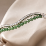 Wave-Form Jade and Pave Hinged Bangle - 图片 7
