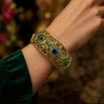 Jade Cuff with Blue Cabochons and Gold Vine Overlay - 图片 2