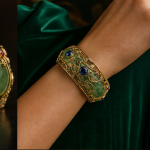 Jade Cuff with Blue Cabochons and Gold Vine Overlay - 图片 4