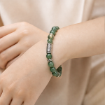 Deep Green Jade Bead Bracelet with Carved Silver Barrel - 图片 2