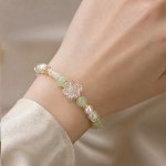 Carved Crystal Blossom Bracelet with Jade and Pearl - 图片 2
