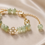 Green Prehnite Bead Bracelet with Gold-Tone Clover Stations - 图片 5