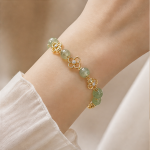 Green Prehnite Bead Bracelet with Gold-Tone Clover Stations - 图片 2