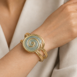 Spiral Shell Cuff Bracelet in Gold Tone - 图片 7