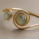 Double Spiral Cuff with Pale Green Cabochons - 图片 6