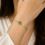 Carved Jade Blossom Station Bracelet in Gold Tone - 图片 2