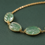 Carved Jade Leaf Slider Bracelet in Gold Tone - 图片 3