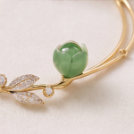 Jade Bud and Pave Leaf Bracelet in Gold Tone - 图片 6