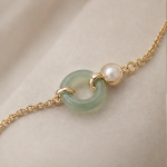 Jade Donut and Single Pearl Bracelet in Gold Tone - 图片 6
