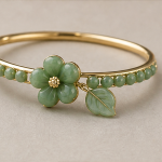 Green Jade Blossom Cuff with Pearl Accents in Gold - 图片 3