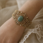 Wide Filigree Gold Cuff with Oval Green Jade - 图片 6