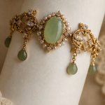 Oval Green Chalcedony and Pearl Vintage Gold Bracelet - Image 3