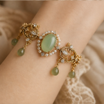 Oval Green Chalcedony and Pearl Vintage Gold Bracelet - Image 2