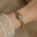 Oval Green Cabochon Filigree Bangle in Gold Tone - 图片 4