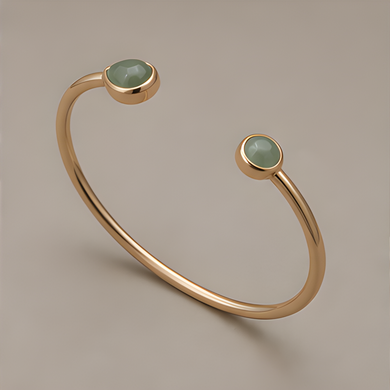 1786604743_8f6d4084-8 Green Aventurine Open Cuff Bangle in Gold Tone - 图片 1