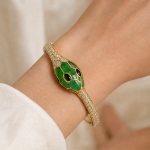 Green Enamel Serpent Bangle with Crystal Pave in Gold - 图片 2