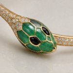 Green Enamel Serpent Bangle with Crystal Pave in Gold - 图片 7