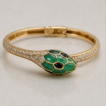 Green Enamel Serpent Bangle with Crystal Pave in Gold - 图片 6