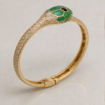 Green Enamel Serpent Bangle with Crystal Pave in Gold - 图片 4