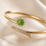 Bypass Cuff Bangle with Green Jade Cabochon in Gold Tone - 图片 6