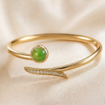Bypass Cuff Bangle with Green Jade Cabochon in Gold Tone - 图片 3