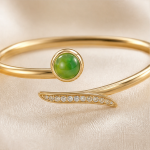 Bypass Cuff Bangle with Green Jade Cabochon in Gold Tone - 图片 7