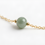 Single Jade Bead Bracelet on Delicate Gold Chain - 图片 3