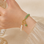 Pearl and Green Aventurine Toggle Bracelet in Gold Tone - 图片 5