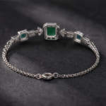 Emerald-Cut Green Chalcedony Halo Bracelet in Sterling Silver - 图片 8