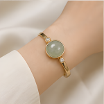 Oval Green Jade Cabochon Hinged Bangle in Gold Tone - 图片 5