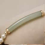 Green Jade Bar and Pearl Strand Bracelet in Gold Tone - 图片 6