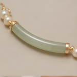 Green Jade Bar and Pearl Strand Bracelet in Gold Tone - 图片 4