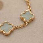 Green Jade Clover Station Bracelet in Gold Tone - 图片 3