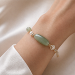 Elongated Green Jade Bead Bracelet with Pearls in Gold Tone - 图片 2